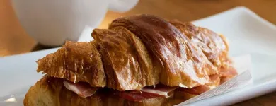 La imagen 57 de la Empresa ENRIQUE TOMÁS JAMON-TAPAS-VINO Tiendas y Productores de Alimentos en Sabadell B