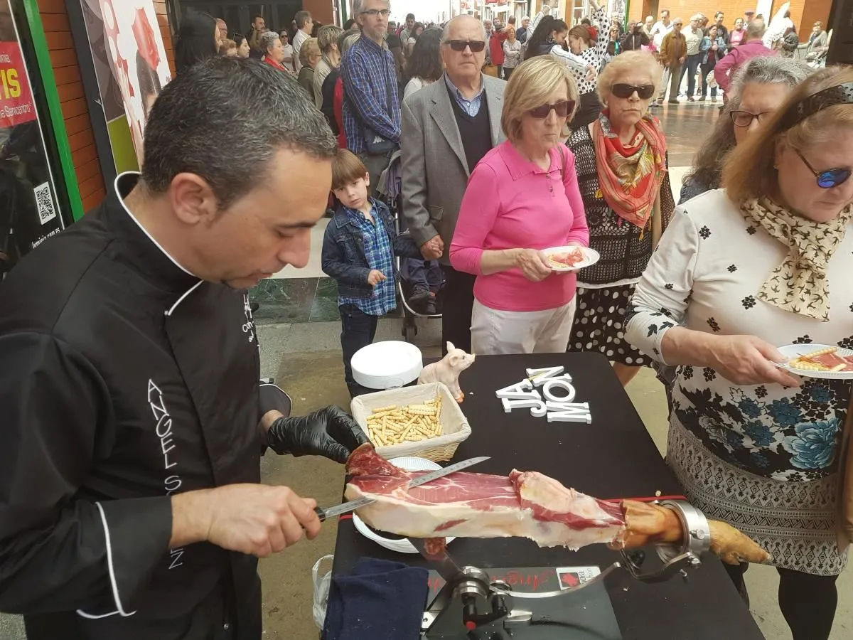 La imagen 10 de la Empresa CORTADOR DE JAMÓN - ÁNGEL SÁNCHEZ MENA