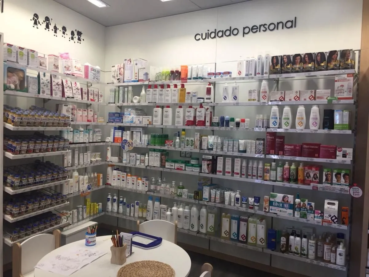 La imagen 6 de la Empresa FARMACIA RECAS