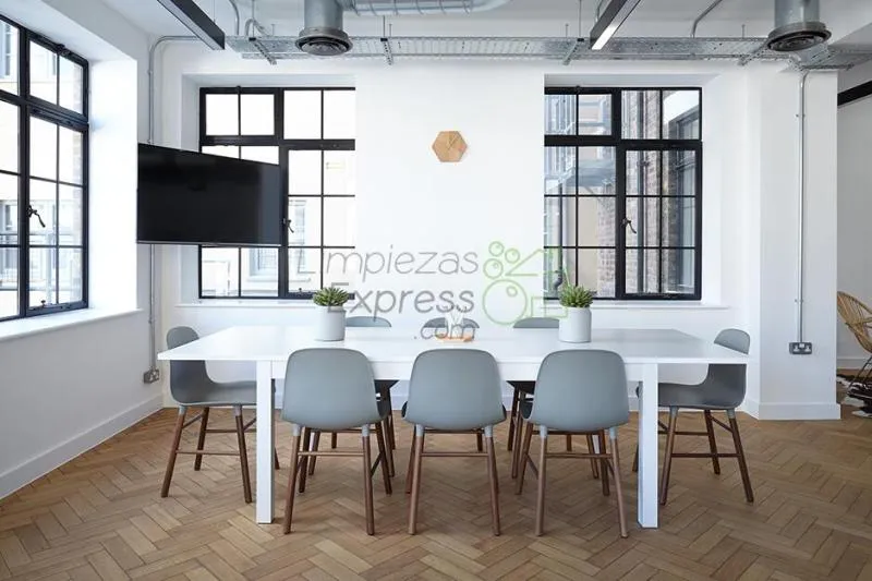 La imagen 2 de la Empresa LIMPIEZAS EXPRESS